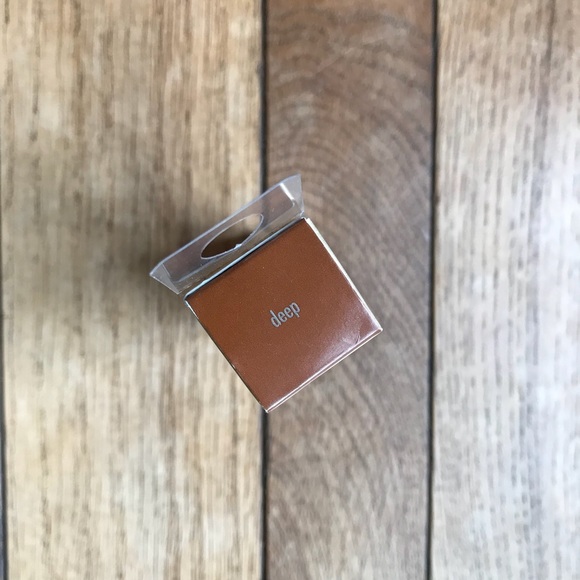 NIB Aqua Glow Serum Deep Concealer New - Picture 5 of 8